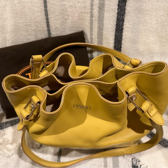 TOD’S Calfskin & Patent Leather Bucket Tote - Picture 2 of 12